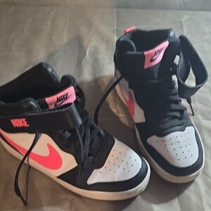 Nike Girls Black and Pink Sneakers